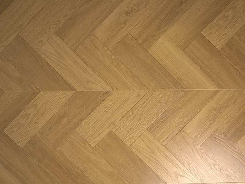 896
